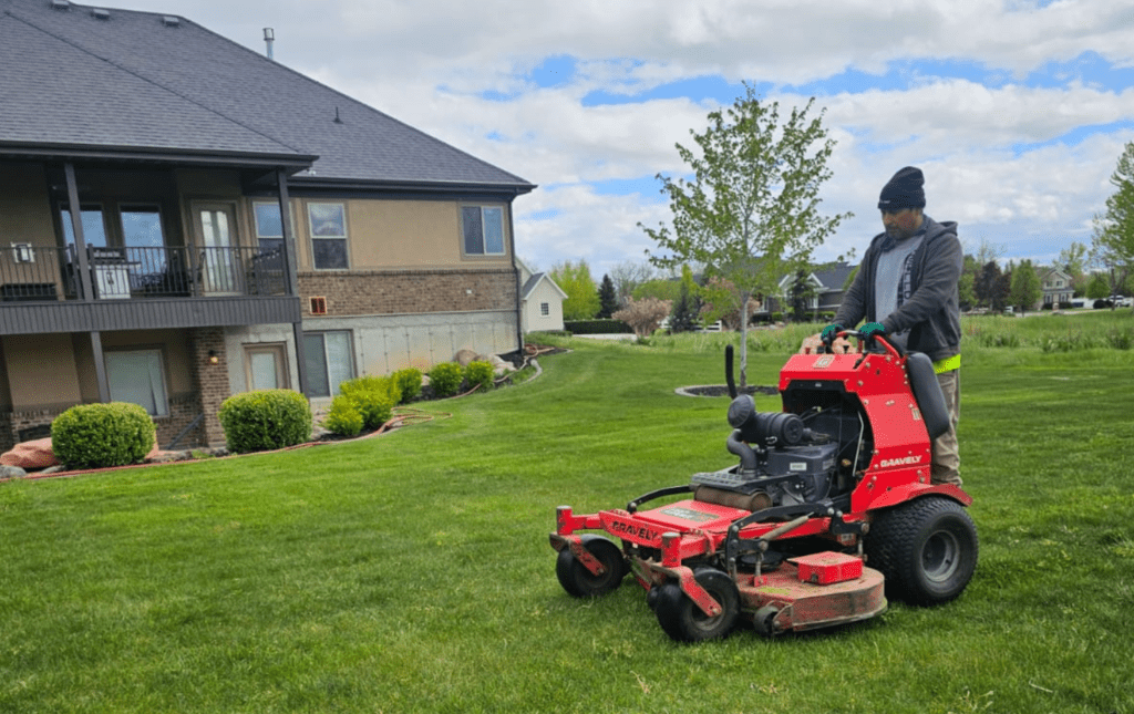 Weekly Lawn Mowing Services in Eagle Mountain Utah